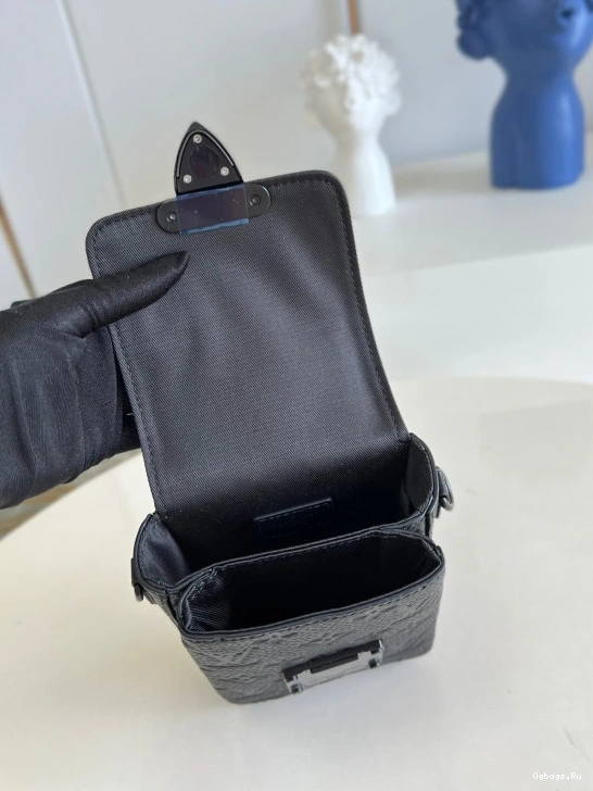 S-LOCK VUITTON LOUIS VERTICAL WEARABLE WALLET 0313